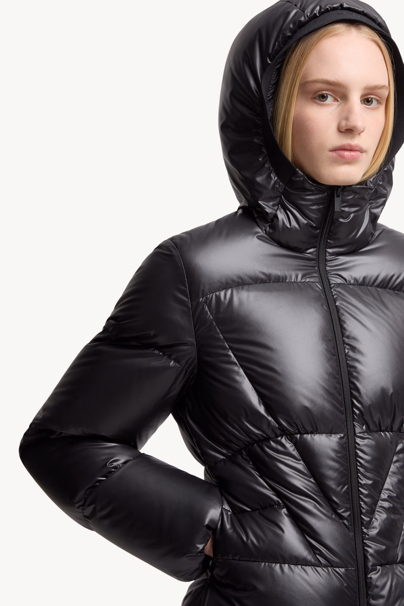Doudoune courte à capuche et matelassage géométrique Wineck Femmes Noir Moncler 6